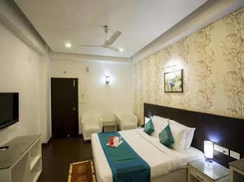 Oyo Rooms Near Cosmos Mall Shiliguri Exterior foto