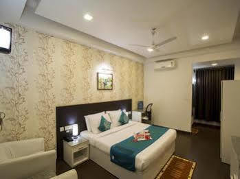 Oyo Rooms Near Cosmos Mall Shiliguri Exterior foto